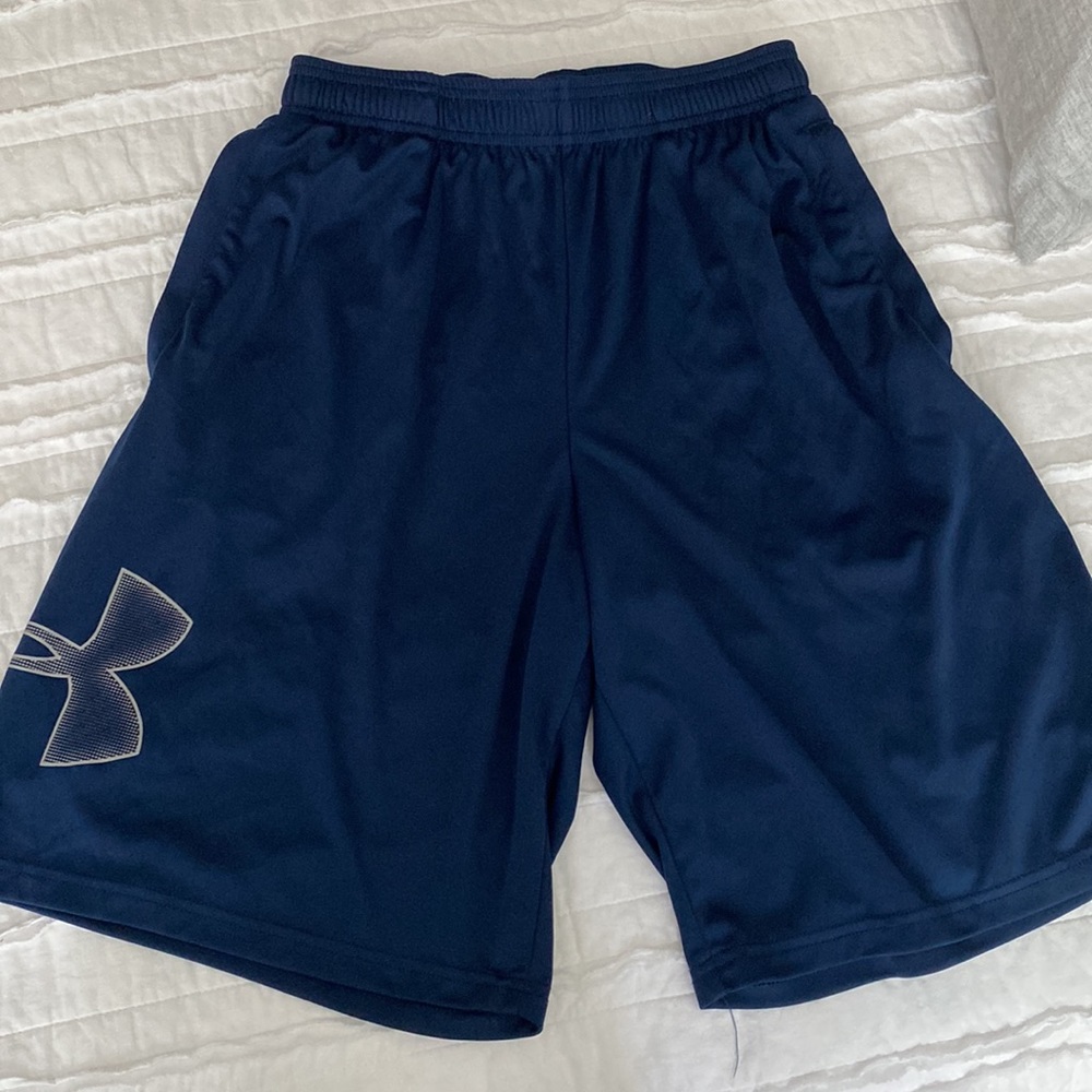 EUC - under armour shorts.  Navy.  Size M
